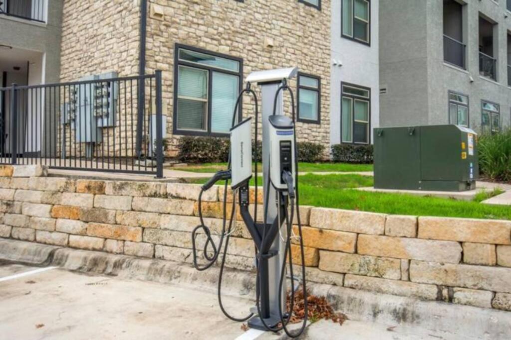 Modern 2br 2b With Pool Parking & Wifi Apartamento Austin
