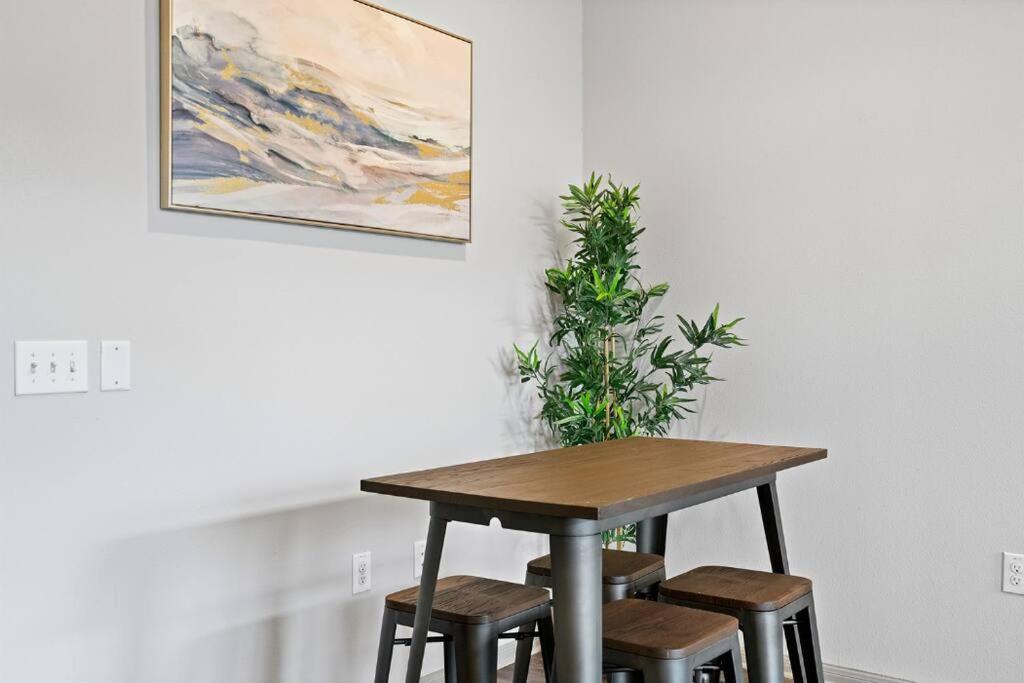 Modern 2br 2b With Pool Parking & Wifi Apartamento *