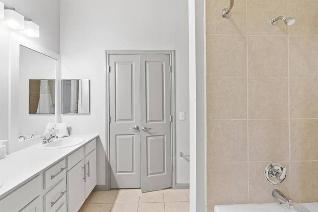 Modern 2br 2b With Pool Parking & Wifi Apartamento Austin